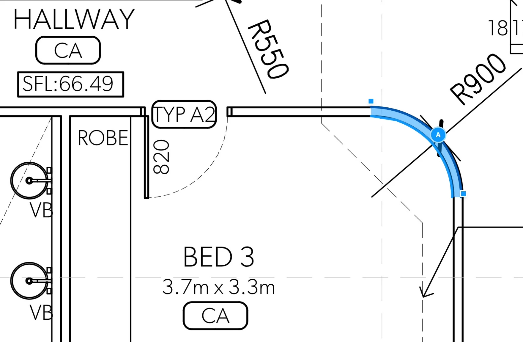 A 90° R900 curved wall picked on the plan: the band of plates drawn along the corner, labelled A